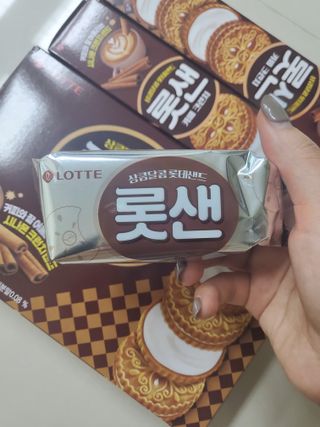 롯데제과 롯샌 카페크런치 — 5점을 준 리뷰어가 2021년 10월 올린 사용 사진