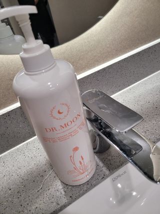 프리[닥터문] 유산균 락토케어 질경초 여성청결제 1000ml (젤타입) — 5점을 준 리뷰어가 2022년 5월 올린 사용 사진