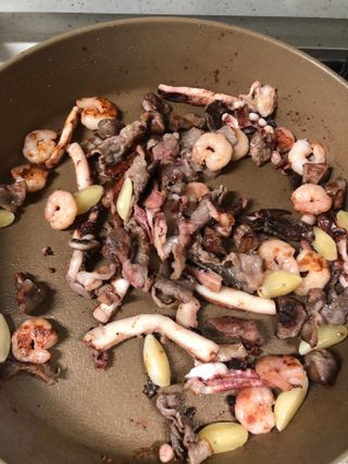 화끈한녀석들 새오똥400g 새우,오징어,똥집 볶음요리 소스,밀떡, 참기름 포함 — 5점을 준 리뷰어가 2022년 12월 올린 사용 사진