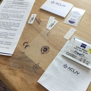 아클리브 Eco 항균 항바이러스 액정 보호필름(iPhone) — 3.5점을 준 리뷰어가 2022년 8월 올린 사용 사진