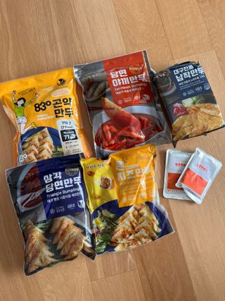 (주)성경순만두 곤약만두.콘치즈만두,삼각당면만두,당면 야끼만두,대구전통 납작만두,떡뽁이 매콤소스,달콤소스 — 4점을 준 리뷰어가 2023년 3월 올린 사용 사진