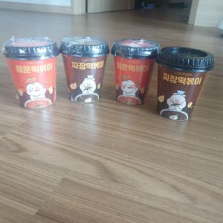 유비쿡 컵떡볶이 매운컵떡볶이2개/ 짜장컵떡볶이 2개  총 4개세트 — 5점을 준 리뷰어가 2021년 2월 올린 사용 사진