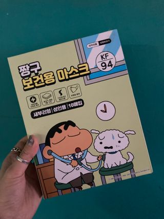[숨그림]  덴탈마스크 짱구 우리아이 그리고 내가 쓰는 믿을수있는 케릭터 마스크  16종 — 5점을 준 리뷰어가 2021년 11월 올린 사용 사진