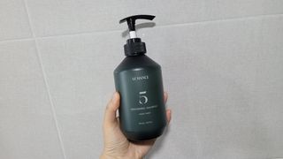 르핸스 퍼포밍 5 샴푸 비반트 포렛/베티버 포그 — 5점을 준 리뷰어가 2022년 12월 올린 사용 사진