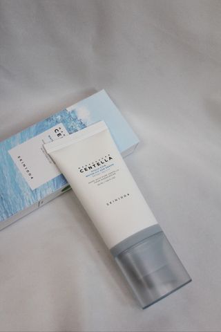 MF[스킨1004] 마다가스카르 센텔라 히알루-시카 워터핏 선세럼 50ml — 5점을 준 리뷰어가 2024년 5월 올린 사용 사진