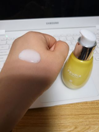 [후르디아] 미백 기능성 감귤 브라이트닝 세럼 — 5점을 준 리뷰어가 2022년 5월 올린 사용 사진