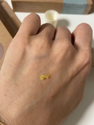 [후르디아] 올리브영 착한보습 비건 립버터 2종 — 5점을 준 리뷰어가 2022년 10월 올린 사용 사진