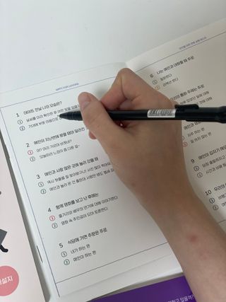 워터멜론컴퍼니 마음 백문 백답 / 가족 연애 진로 결혼 부모님 친구 우정 문답100문 100답 — 5점을 준 리뷰어가 2022년 11월 올린 사용 사진