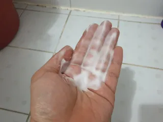 [포레스트스토리] 탈모증상완화 샴푸 1,000ml — 4점을 준 리뷰어가 2022년 3월 올린 사용 사진
