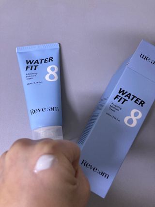 나우_ [리브엠]피부 속부터 겹겹이, 촘촘하게! 워터핏8중 수분착붙 크림 — 5점을 준 리뷰어가 2025년 1월 올린 사용 사진