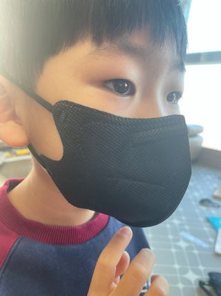 [심폐소생소] 오늘의마스크 KF94 소형 초등학생 어린이 마스크 — 5점을 준 리뷰어가 2021년 12월 올린 사용 사진