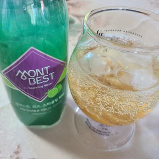 몽베스트 Montbest with Sparkling water Lime20병 — 4점을 준 리뷰어가 2021년 10월 올린 사용 사진