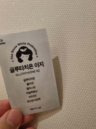 메디포스트 모비타 글루타치온 이지 필름형 30매 — 5점을 준 리뷰어가 2022년 12월 올린 사용 사진