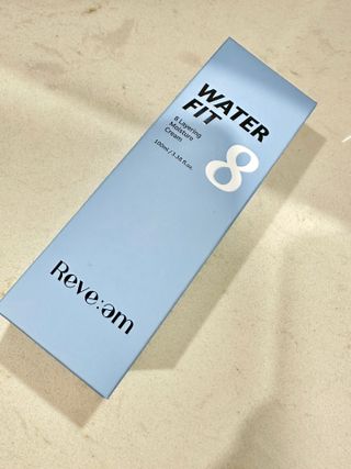 나우 [리브엠]피부 속부터 겹겹이, 촘촘하게! 워터핏8중 수분착붙 크림 — 4.5점을 준 리뷰어가 2024년 12월 올린 사용 사진