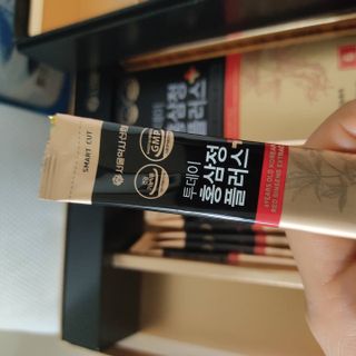 서울약사신협_투데이홍삼정플러스스틱_10g x 60포 — 5점을 준 리뷰어가 2021년 7월 올린 사용 사진