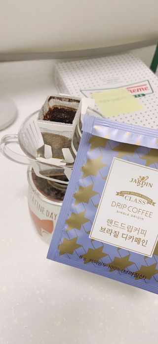 (주)쟈뎅 쟈뎅 클래스 핸드 드립 커피 10P 2종_디카페인 1종+랜덤 플레이버 1종 — 5점을 준 리뷰어가 2021년 4월 올린 사용 사진