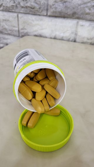 Swisse 스위스 고함량 밀크씨슬 35,000mg 60정 — 5점을 준 리뷰어가 2021년 11월 올린 사용 사진