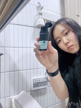 코스모먼트 부스티모 부스팅샴푸60ml + 비듬세정 진정샴푸50ml — 4점을 준 리뷰어가 2022년 1월 올린 사용 사진