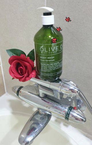 올리브 오일 스킨케어 컴퍼니 [OOSC] 향기로운 보습 로즈 제라늄 바디워시 500ml — 5점을 준 리뷰어가 2021년 4월 올린 사용 사진