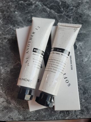 멈칫(MUMCHIT) 넥퍼퓸 NECKPERFUME 2가지 향 — 4점을 준 리뷰어가 2021년 11월 올린 사용 사진