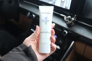 바노바기 코스메틱 바노바기 밀크씨슬 리페어 시카 선스크린 플러스 50ml — 5점을 준 리뷰어가 2023년 1월 올린 사용 사진