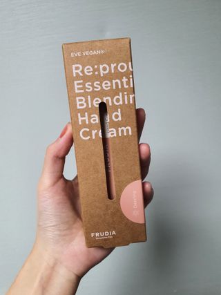 [후르디아] 끈적임 없는 착한성분 비건  핸드크림 3종 — 5점을 준 리뷰어가 2021년 10월 올린 사용 사진