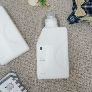 [생활공작소] 섬유유연제 + 세탁세제 1.5L 릴리향 — 3점을 준 리뷰어가 2021년 2월 올린 사용 사진