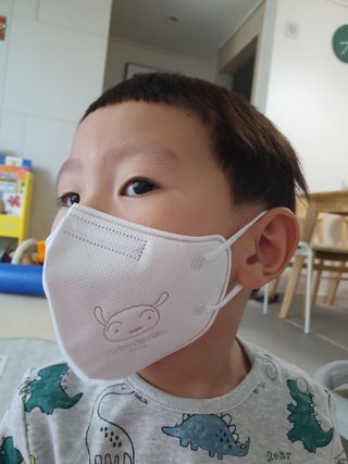 [숨그림]  덴탈마스크 짱구 우리아이 그리고 내가 쓰는 믿을수있는 케릭터 마스크  16종 — 5점을 준 리뷰어가 2021년 10월 올린 사용 사진