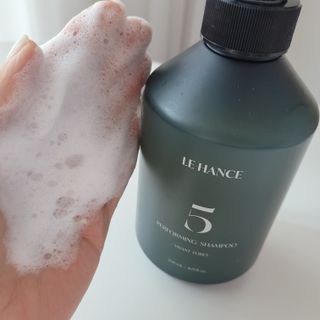 르핸스 퍼포밍 5 샴푸 비반트 포렛/베티버 포그 — 5점을 준 리뷰어가 2022년 12월 올린 사용 사진