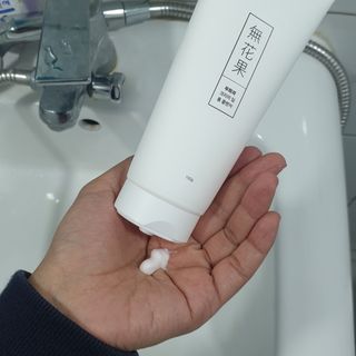 [베러오리진] 무화과 크리미 딥 폼 클렌저/피부 노폐물 & 미세먼지 99 세정 인증 민감성 피부 무자극 인증 — 3.5점을 준 리뷰어가 2021년 12월 올린 사용 사진