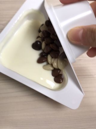 남양유업 또깍 접어 떠먹는 불가리스 2종 — 5점을 준 리뷰어가 2021년 1월 올린 사용 사진