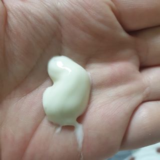 mom e 맘이 내추럴 베이비 케어 샴푸앤바스+로션 — 5점을 준 리뷰어가 2021년 1월 올린 사용 사진