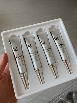 아이디플라코스메틱 아이디 브이로직 플러스 크림 15ml X 4EA — 5점을 준 리뷰어가 2022년 1월 올린 사용 사진