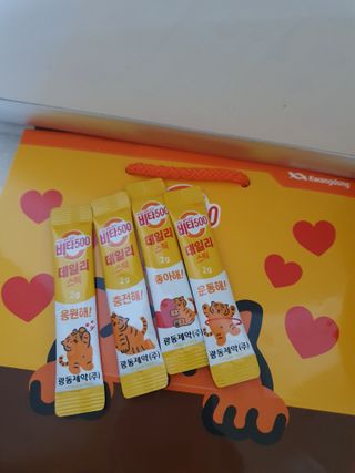 광동제약 [광동] 비타500데일리스틱 70포X2개 + 뚱랑이엽서 + 쇼핑백 증정 — 5점을 준 리뷰어가 2022년 11월 올린 사용 사진