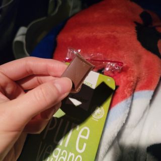 당류2g 자일리톨로 단맛을낸 슈카 퓨어비건 무설탕초콜릿 Xucker vegan 2개입 — 4점을 준 리뷰어가 2021년 4월 올린 사용 사진