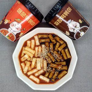 유비쿡 컵떡볶이 매운컵떡볶이2개/ 짜장컵떡볶이 2개  총 4개세트 — 5점을 준 리뷰어가 2021년 3월 올린 사용 사진