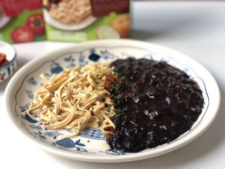 [풀무원] 식물성 저당질식 세트, 두부면 매콤라구파스타와 두부면 직화짜장 — 5점을 준 리뷰어가 2021년 3월 올린 사용 사진