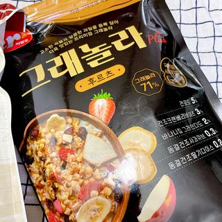 씨알푸드 씨알로 그래놀라 2종 후르츠+크랜베리 아몬드 — 5점을 준 리뷰어가 2022년 7월 올린 사용 사진