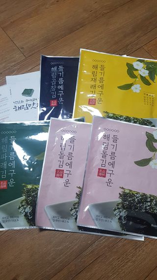 [해림맛김] 들기름에 구운 바삭바삭 김 4종 세트 + 1종 랜덤발송 총5개입 — 5점을 준 리뷰어가 2021년 2월 올린 사용 사진