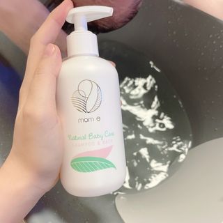 mom e 맘이 내추럴 베이비 케어 샴푸앤바스+로션 — 4점을 준 리뷰어가 2021년 1월 올린 사용 사진