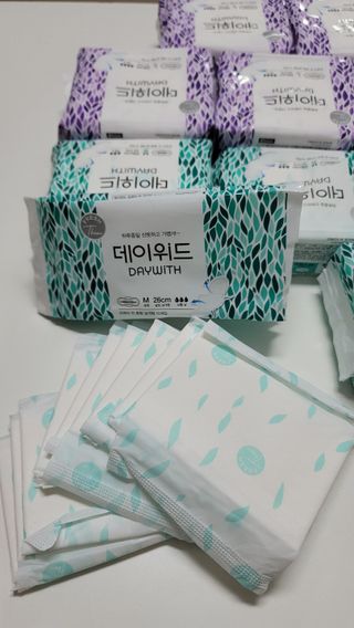 나무드 [데이위드] 국내생산 생리대 가벼운 초 슬림핏 프레쉬 씬 순면커버 생리대 10개입X1팩 — 5점을 준 리뷰어가 2021년 10월 올린 사용 사진