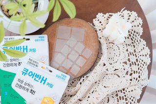 [큐어반H 커팅] 간편하게 떼서 쓰는 자외선차단 습윤밴드 (1팩/30매입) — 5점을 준 리뷰어가 2022년 11월 올린 사용 사진