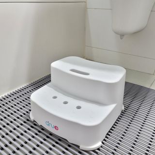 아르브 / 퍼지 2단 유아 아기 욕실 발판 발 디딤대 — 5점을 준 리뷰어가 2023년 1월 올린 사용 사진