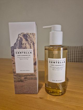 스킨1004 [SKIN1004] 마다가스카르 센텔라 라이트 클렌징 오일 200ml — 5점을 준 리뷰어가 2024년 8월 올린 사용 사진