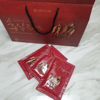 서울약사신협_프리미엄 6년근 홍삼진액_70mlx30포 — 5점을 준 리뷰어가 2021년 2월 올린 사용 사진