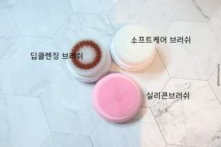 디하우트 랩 디하우트랩 클렌징 피부관리기 진동클렌저 실리콘+2종 인조모 브러시 — 5점을 준 리뷰어가 2021년 11월 올린 사용 사진