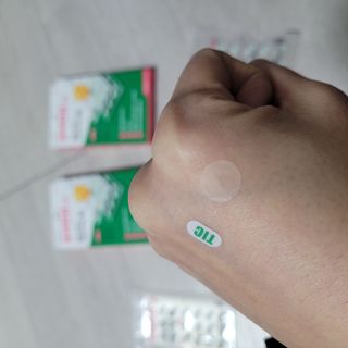 [큐어반H 스팟] 자외선 99프로 차단되는 스틱타입 스팟밴드(1팩 / 66매입) — 5점을 준 리뷰어가 2022년 11월 올린 사용 사진