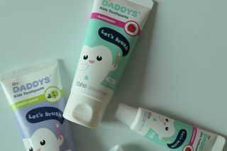 닥터데디스 안심저불소 키즈치약 (라즈베리, 청포도향 중 택 1) 60g +  여행용 미니 치약 15g — 5점을 준 리뷰어가 2022년 8월 올린 사용 사진