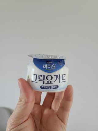 매일바이오 그릭요거트 오리지널 플레인 4개, 로스터리 커피믹스 4개 — 4.5점을 준 리뷰어가 2021년 12월 올린 사용 사진