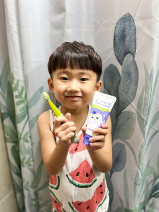 닥터데디스 안심불소 튼튼치약(청포도, 민트 중 택 1) 60g + 여행용 미니 치약 15g — 5점을 준 리뷰어가 2022년 8월 올린 사용 사진